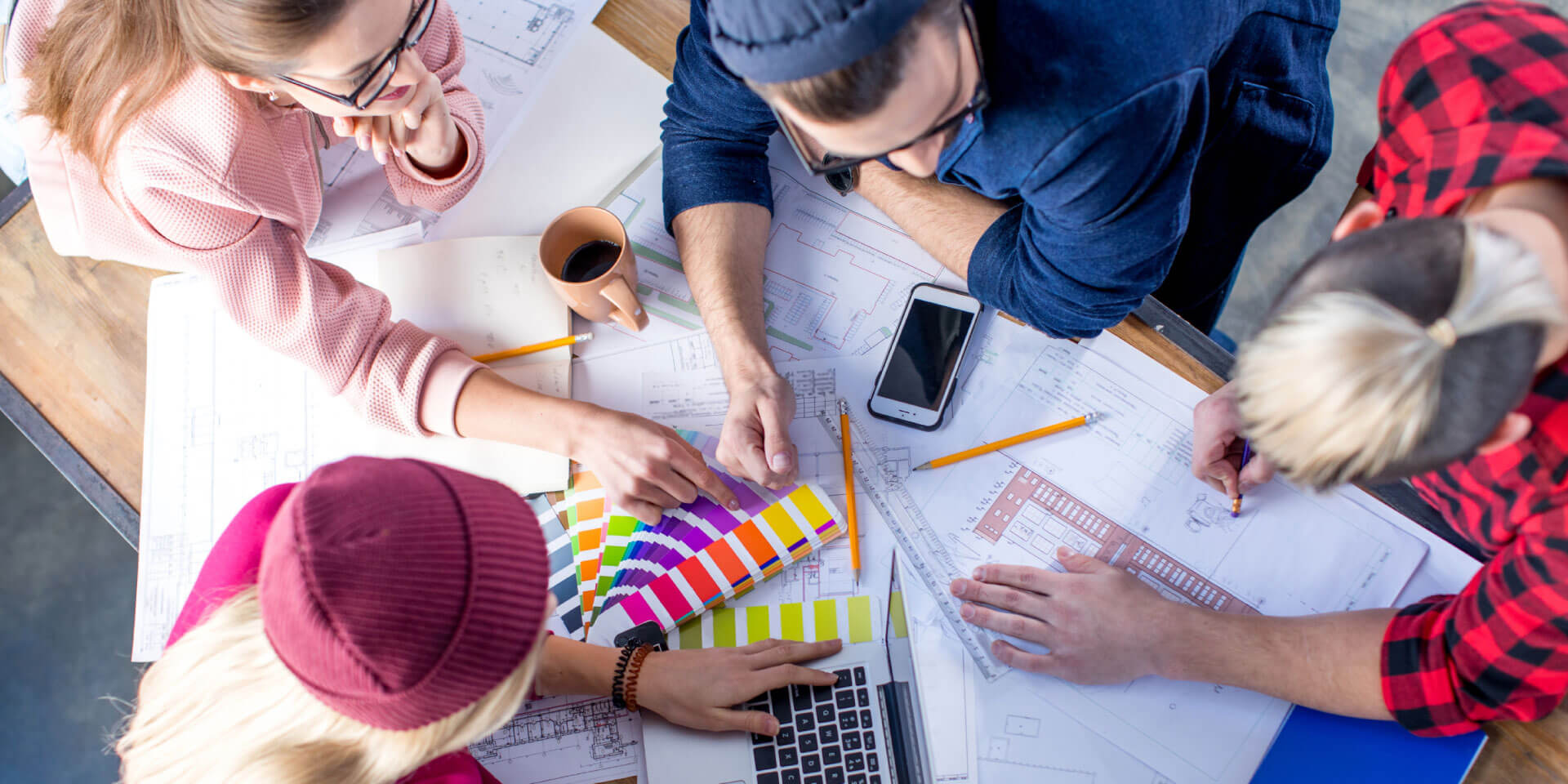 np-escuela_escuelas-hero-images_incubacion-en-gestion-y-produccion-01